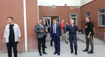 Kütahya Valisi Işın, Geri Gönderme Merkezi'nde Denetim Gerçekleştirdi