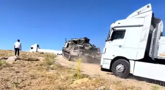 Ankara'da Yolda Kalan Tırları Zırhlı Tank Kurtarıcı Çekti