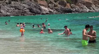 Alanya Sahilleri Sıcak Havalarda Turistlerle Doldandı