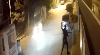 Eskişehir'de Bekçilere Kaçmaya Çalışan Sürücü İnternet Panosuna Çarptı