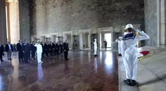 Beşiktaş Yönetimi Anıtkabir'i Ziyaret Etti