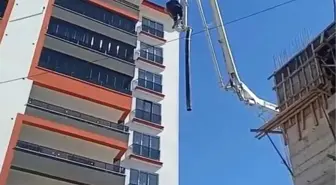 Elazığ'da İşçi Beton Pompa Hortumuna Çıkarak Ölümle Dans Etti
