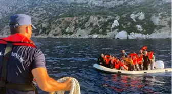 Datça Açıklarında Lastik Botla Sürüklenen Düzensiz Göçmenler Kurtarıldı