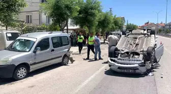 Karaman'da Trafik Kazası: Anne ve Kızı Yaralandı