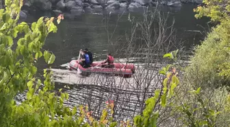 Ardahan'da Kura Nehri'ne Giren İki Kişiden Biri Boğuldu, Diğeri Kayboldu