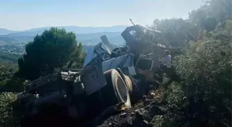 Muğla'da Freni Patlayan Tır Şarampole Devrildi
