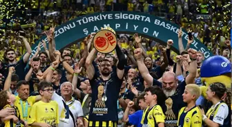 Şampiyon Fenerbahçe Beko, kupasını aldı