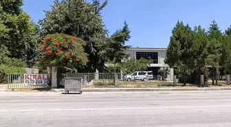 İnegöl'de Fabrika Çatısının Çökmesi Sonucu İşçi Yaralandı