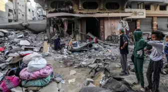 İsrail’in Gazze’deki Eş-Şati Mülteci Kampı’na Saldırısı Sonucu Konutlar Hasar Gördü