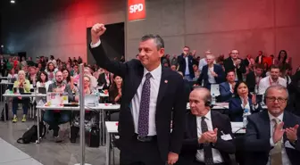 Özgür Özel, Berlin'de Sosyal Demokrat Partisi Kongresi'ne Katıldı