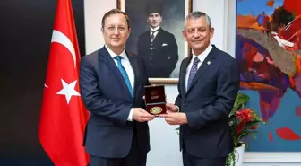 Özgür Özel Almanya'da Berlin Büyükelçisi'ni Ziyaret Etti
