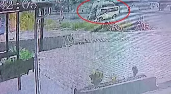 Hatay'da Minibüs Kazası: 18 Yaşındaki Sürücü Hayatını Kaybetti
