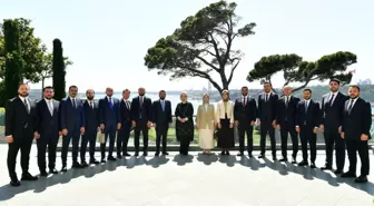 Emine Erdoğan, TÜGVA Yönetim Kurulu Üyeleriyle Görüştü
