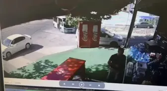 Maltepe'de Kamyonet Minibüse Çarptı, 2 Yaralı