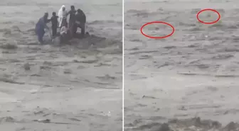 Sular bir anda yükseldi, aynı aileden 18 kişi akıntıya kapıldı