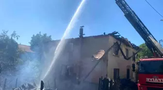 Kozcağız'da Ocaktan Sıçrayan Kıvılcımlar 5 Evi Yaktı