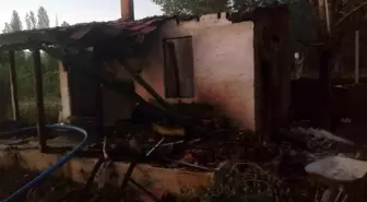 Isparta'da Bahçe Evi Yangını, Kullanılamaz Hale Geldi
