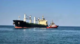 Tekirdağ'da Karaya Oturan Yük Gemisi İçin Kurtarma Çalışmaları Devam Ediyor