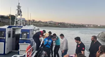 Van Gölü'nde Akıntıya Kapılan Genç Kız Kurtarıldı
