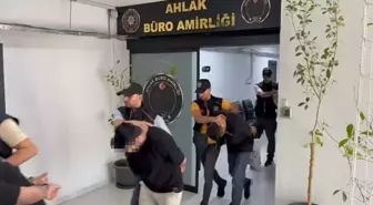 İzmir'de Fuhşa Aracılık Yapan 14 Kişi Gözaltına Alındı, 59 Kadın Kurtarıldı