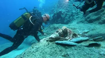 Kültür ve Turizm Bakanı Ersoy, 2000 Yıllık Seramik Batığını İnceledi