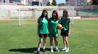 Kırşehirli Kadın Futbolcular 'Erkek İşi' Eleştirilerine Rağmen Mücadele Ediyor