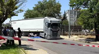 Gaziantep'te tırın altında kalarak ölen 2 kişinin kimlikleri tespit edildi