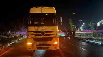 Kırklareli'nde Tır-Otomobil Çarpışması: 2 Yaralı