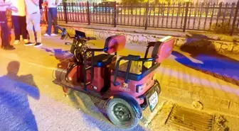 Akyazı'da Elektrikli Bisiklete Çarpan Otomobil Sürücüsü Kaçtı