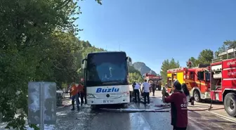 Isparta-Antalya Kara Yolunda Otobüs Yangını