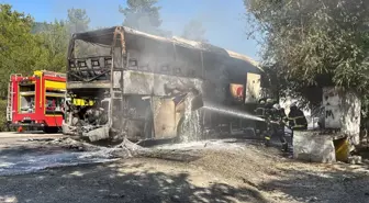 Antalya'da Otobüs Yangını: 25 Yolcu Tahliye Edildi