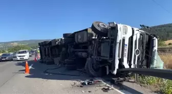 Bolu'da Tırın Devrilmesi Sonucu Kazada Sürücü Yaralandı