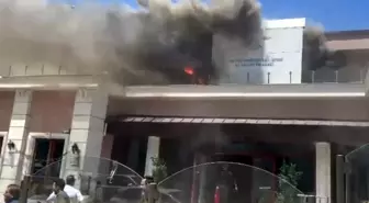 Üsküdar'da sosyal tesiste yangın
