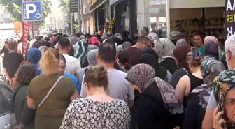 Yalova'da Mağaza Açılışı Nedeniyle İzdiham Yaşandı