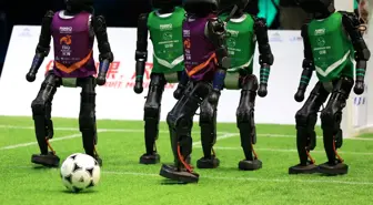Çin'de Yapay Zeka Destekli Otonom Robotlarla Futbol Turnuvası Düzenlendi