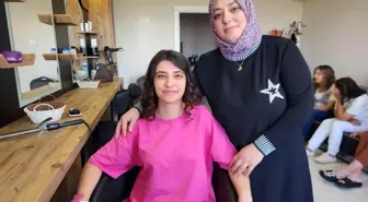 Eda Doğan ve Annesi Kuaförlük Kursunu Tamamladı