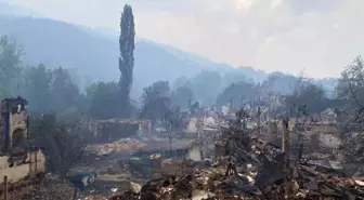 Sakarya'daki Orman Yangını Yağmurun Etkisiyle Kısmen Kontrol Altına Alındı