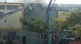 Esenyurt'ta Bebek Bezi Fabrikasında Yangın Çıktı