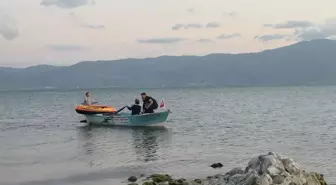 İznik Gölü'nde Mahsur Kalan Yabancı Turist Kurtarıldı