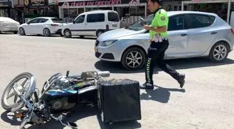 Karaman'da Motokurye Otomobille Çarpıştı: Yaralı