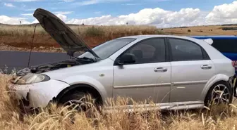 Kırıkkale'de Kontrolden Çıkan Otomobil Askıda Kaldı, 4 Yaralı