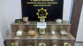 Şanlıurfa'da Durdurulan Tırda 32 Kilogram Esrar Ele Geçirildi