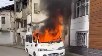 Tokat'ta Park Halindeki Minibüs Yandı