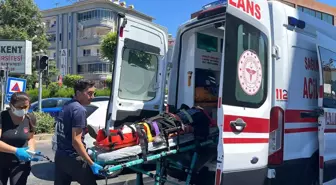 Alanya'da Motosiklet ve Otomobil Çarpıştı: Sürücü Yaralandı