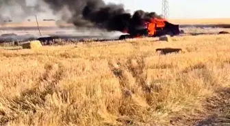 Aksaray'da Arpa Tarlasında Otomobil Yangını