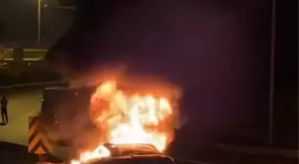 Bahçelievler'de Seyir Halindeki Otomobilde Yangın Çıktı
