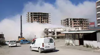 Antakya'da Yıkılan 13 Katlı Bina Deprem Etkisi Yaşattı