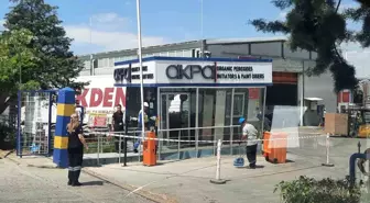 Tekirdağ'da Tır, Fabrikanın Güvenlik Kulübesine Çarptı: 1 Yaralı