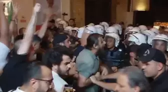 Leman dergisi önünde protesto! Polis ile göstericiler arasında arbede
