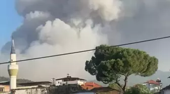 Manisa'da Çöplükte Çıkan Yangın Ormana Sıçradı